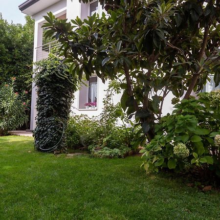 Appartamento Con Giardino Le Querce Sistiana Bagian luar foto