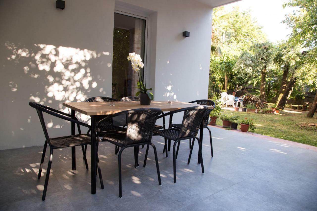 Appartamento Con Giardino Le Querce Sistiana Bagian luar foto